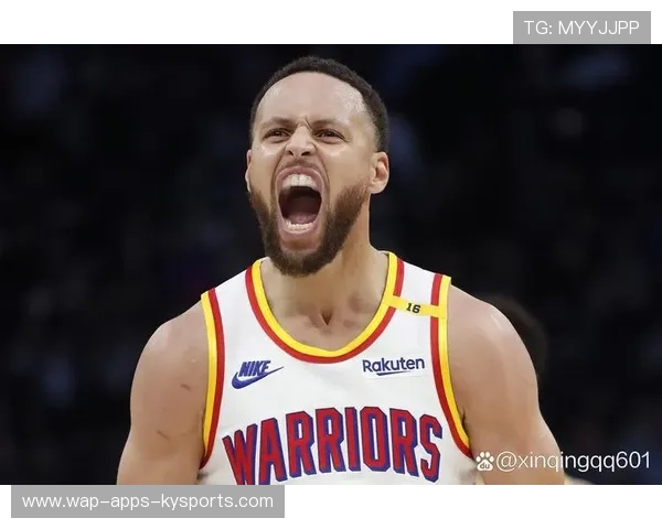 库里外线爆发连续得分，勇士主场彻底沸腾