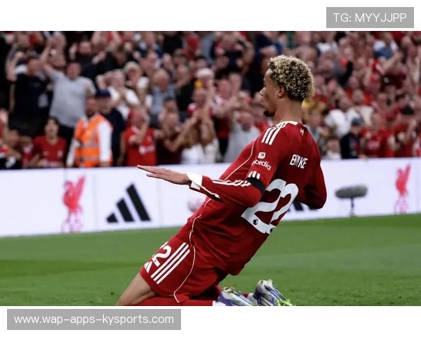 阿诺德横敲传中利物浦头球建功