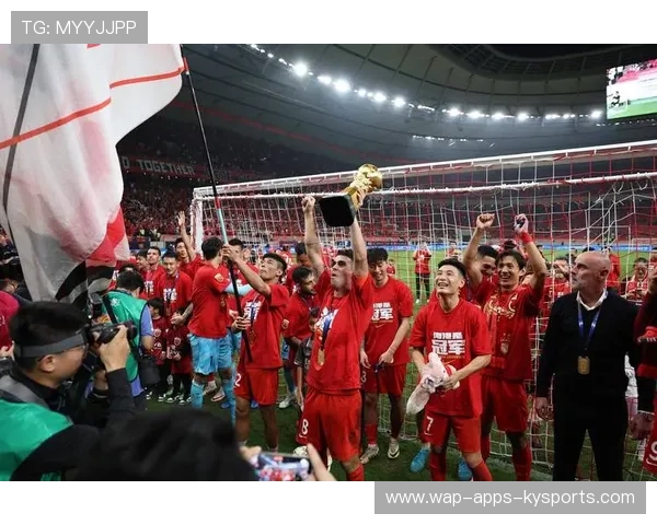 球员在中超赛后参与公益活动展现社会责任感，中超联赛志愿者